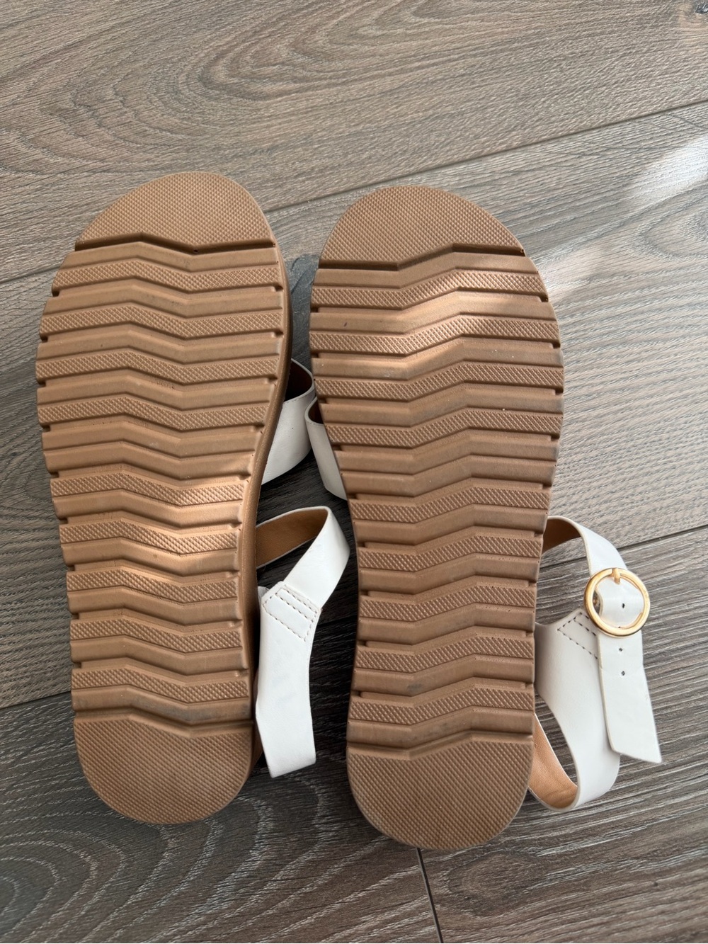 TOP Moda White Crisscross Ankle-Strap Sandals size 7 women’s sandals - Picture 4 of 5